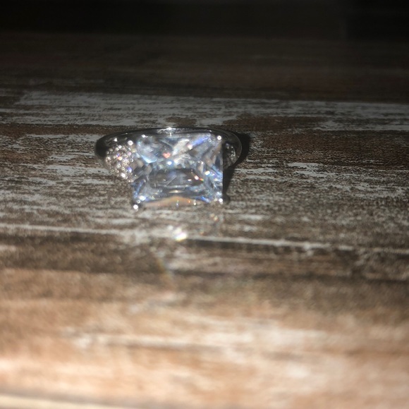 Clear Stone Ring - Picture 2 of 3